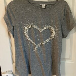 VENUS Gray Short Sleeve Tee with Pearl Heart